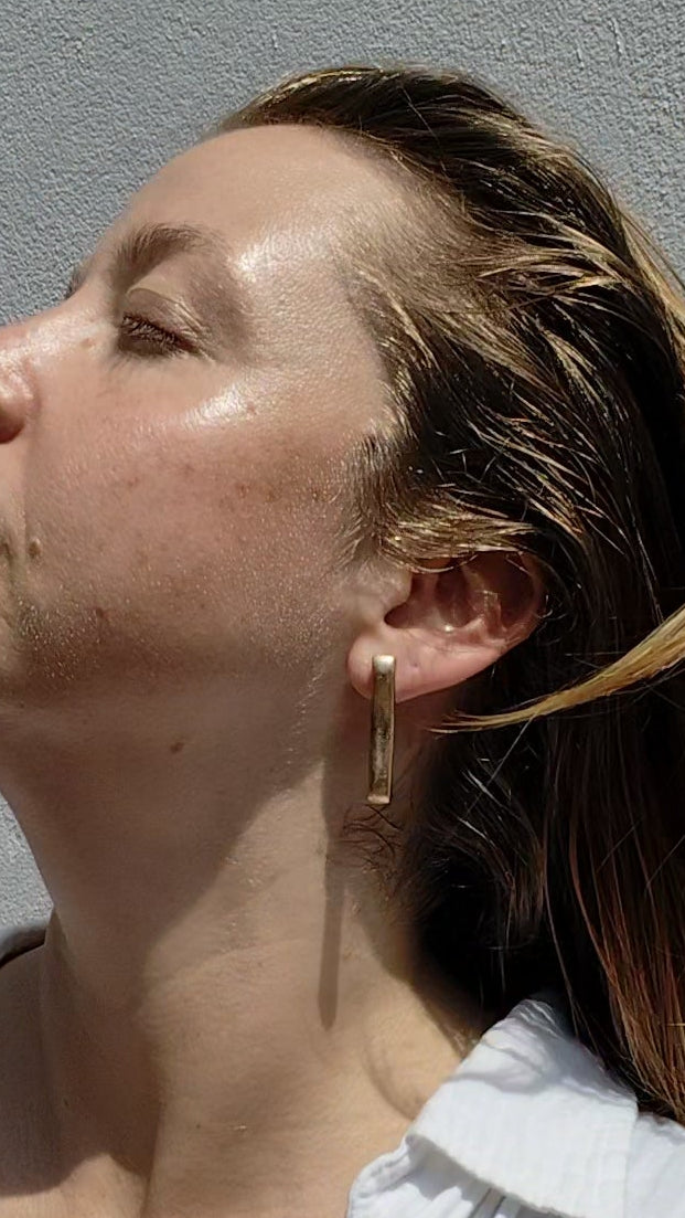 Woman wearing a white shirt against a gray background
