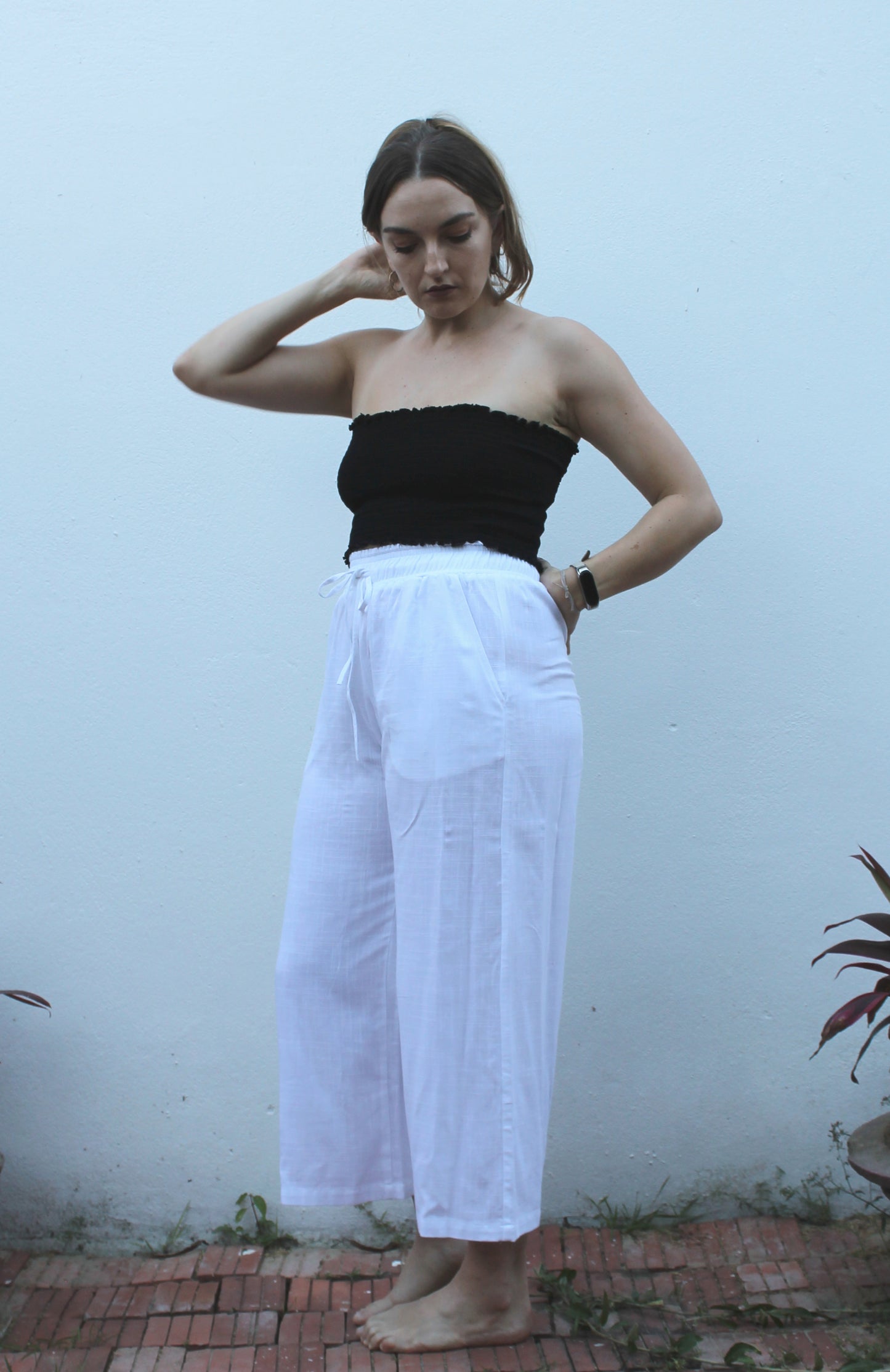 A black top and white pants.